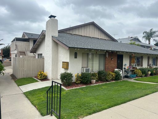 Adorable 2 bd/1 bath in Orange Available Now! – photo 1