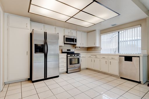 20 Comanche Cir, Pomona, CA 91766-4702