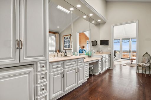 1514 E Oceanfront, Newport Beach, CA 92661-1414