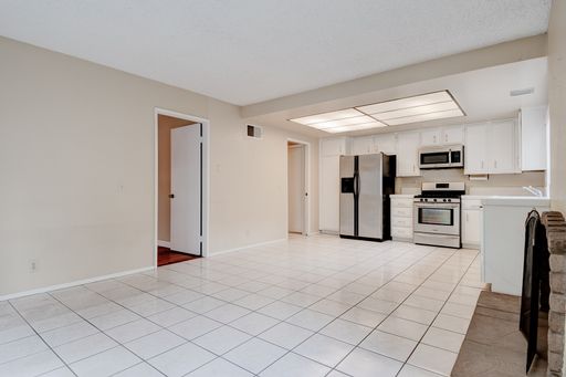 20 Comanche Cir, Pomona, CA 91766-4702