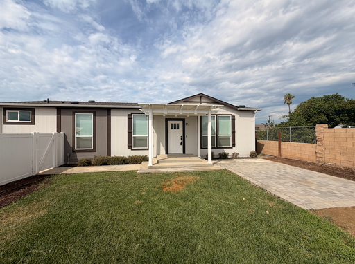 Detached ADU with private yard! – photo 1