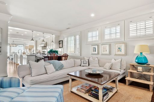 1514 E Oceanfront, Newport Beach, CA 92661-1414