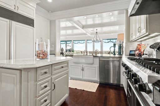 1514 E Oceanfront, Newport Beach, CA 92661-1414