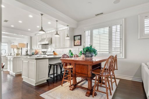 1514 E Oceanfront, Newport Beach, CA 92661-1414