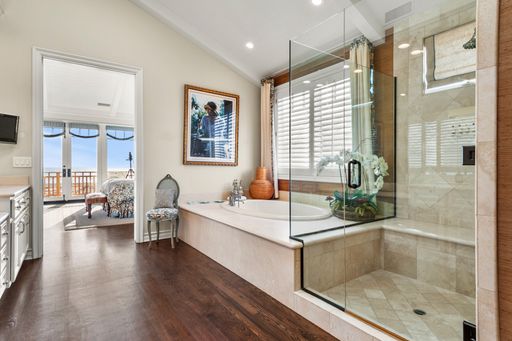 1514 E Oceanfront, Newport Beach, CA 92661-1414