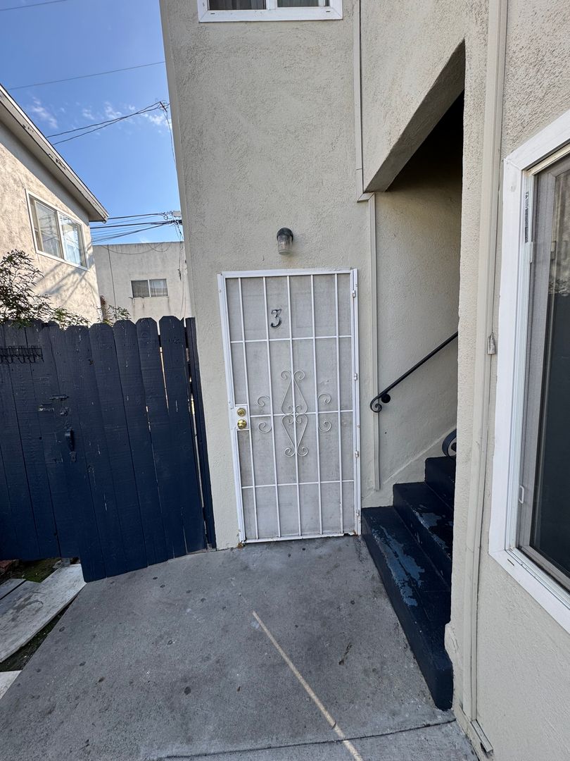 Long Beach Apartment: 46 E Plymouth Street