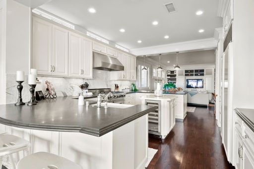 1514 E Oceanfront, Newport Beach, CA 92661-1414