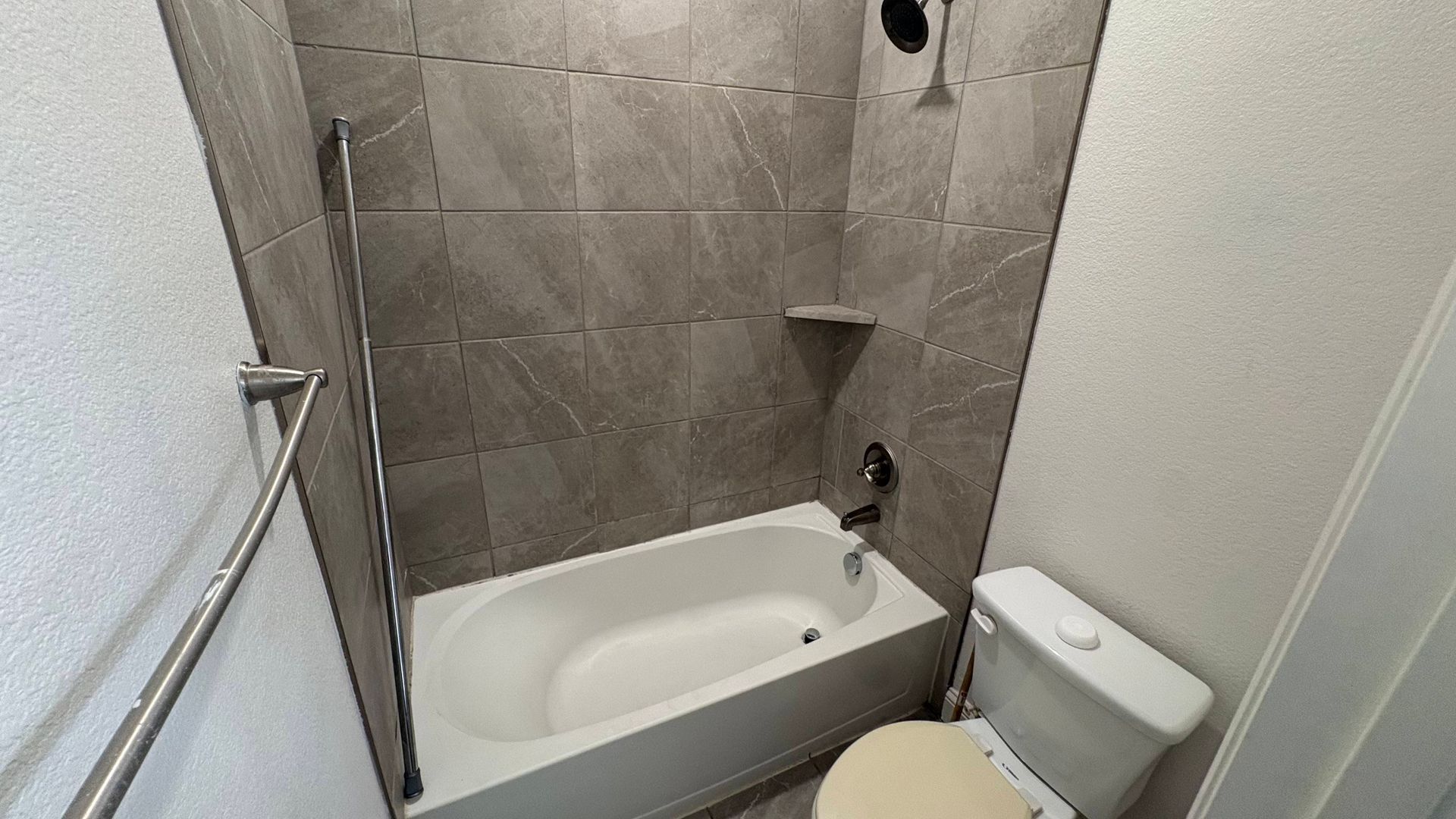 610 Alderwood 12 of 12
