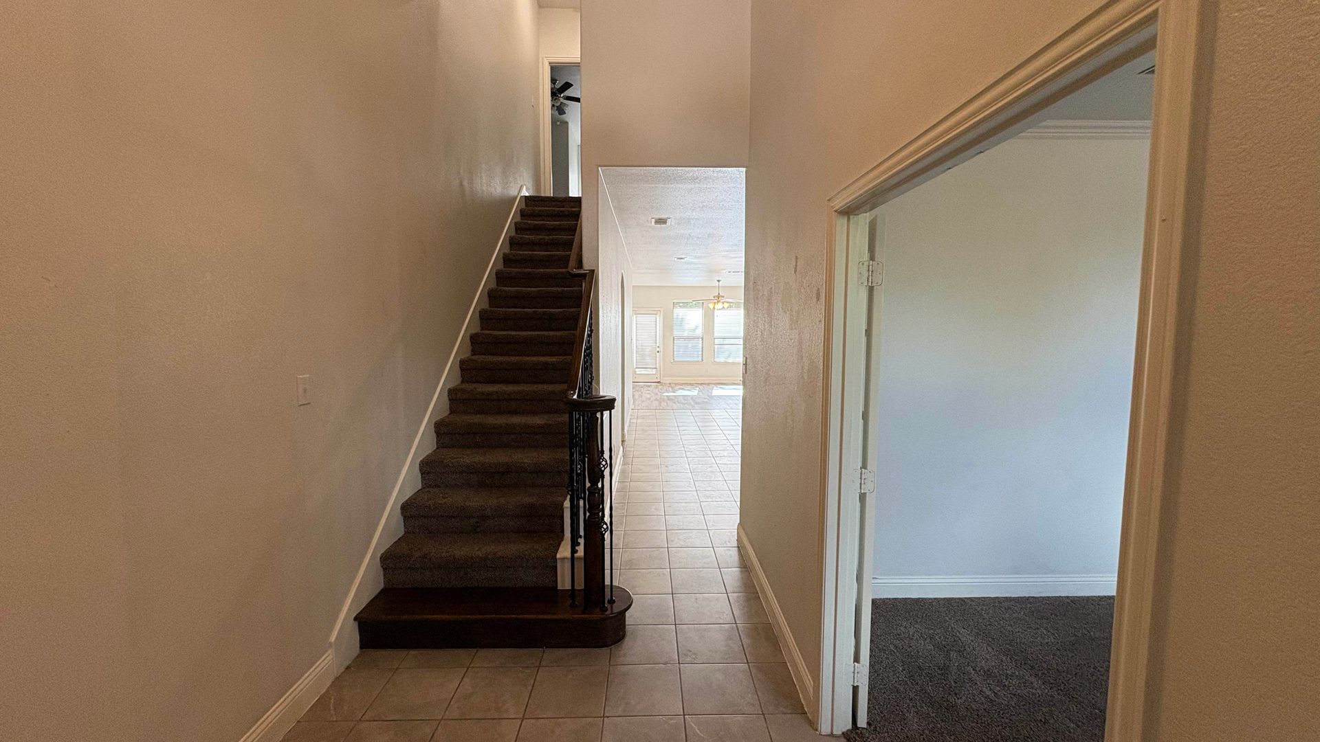 610 Alderwood 2 of 12