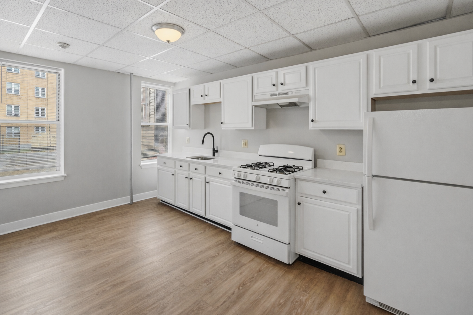 Lowell Apartment: 90 Appleton St