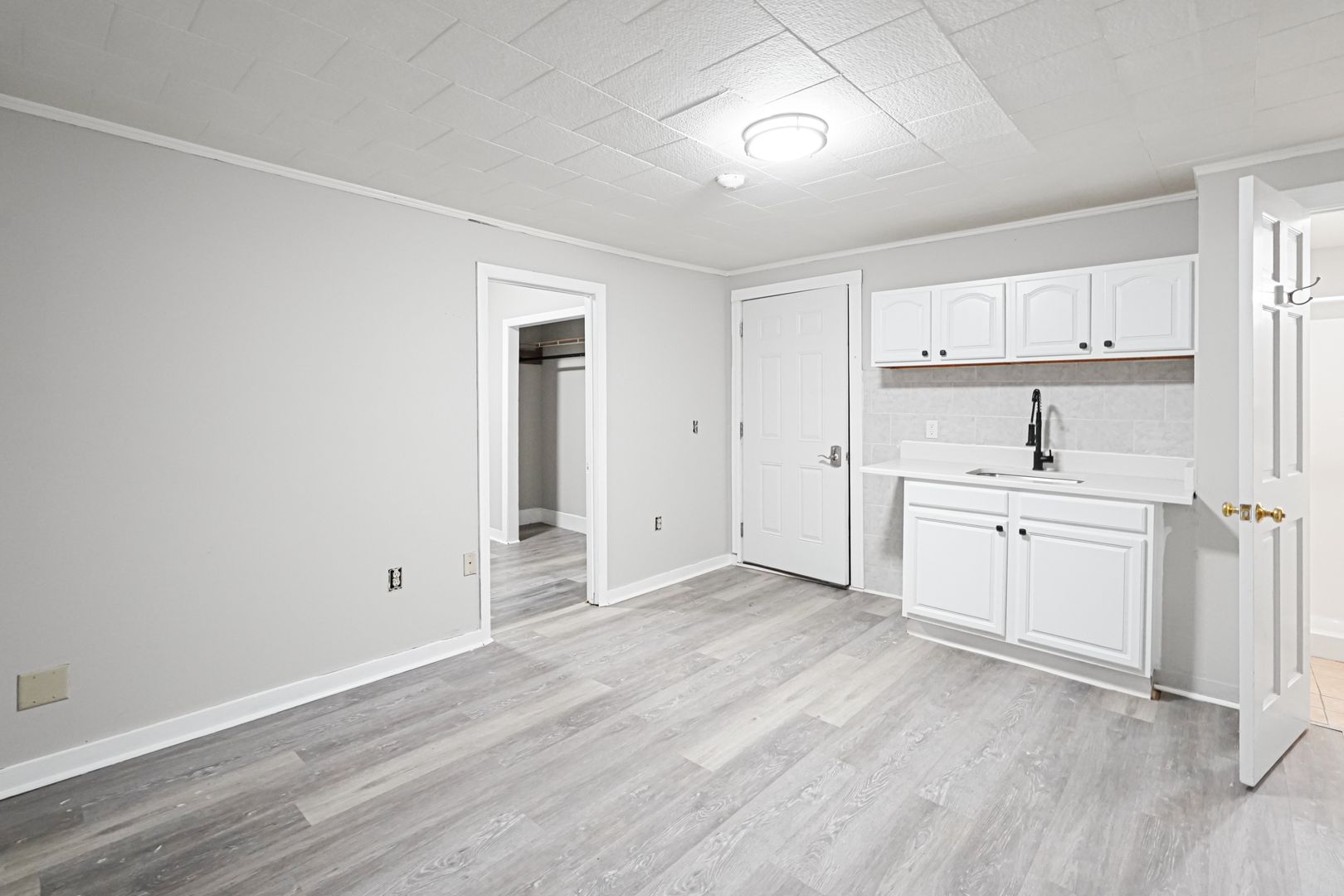 Fitchburg Apartment: 168 Lunenburg St