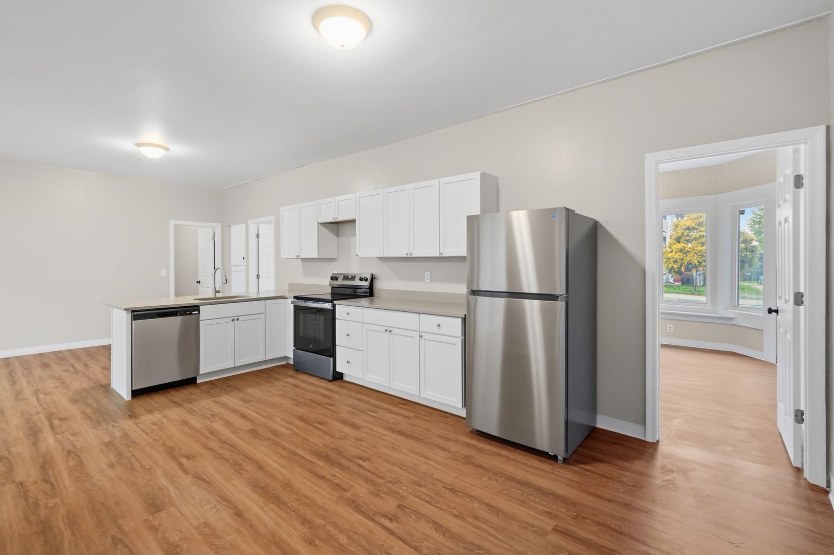 Putnam Apartment: 175 School St