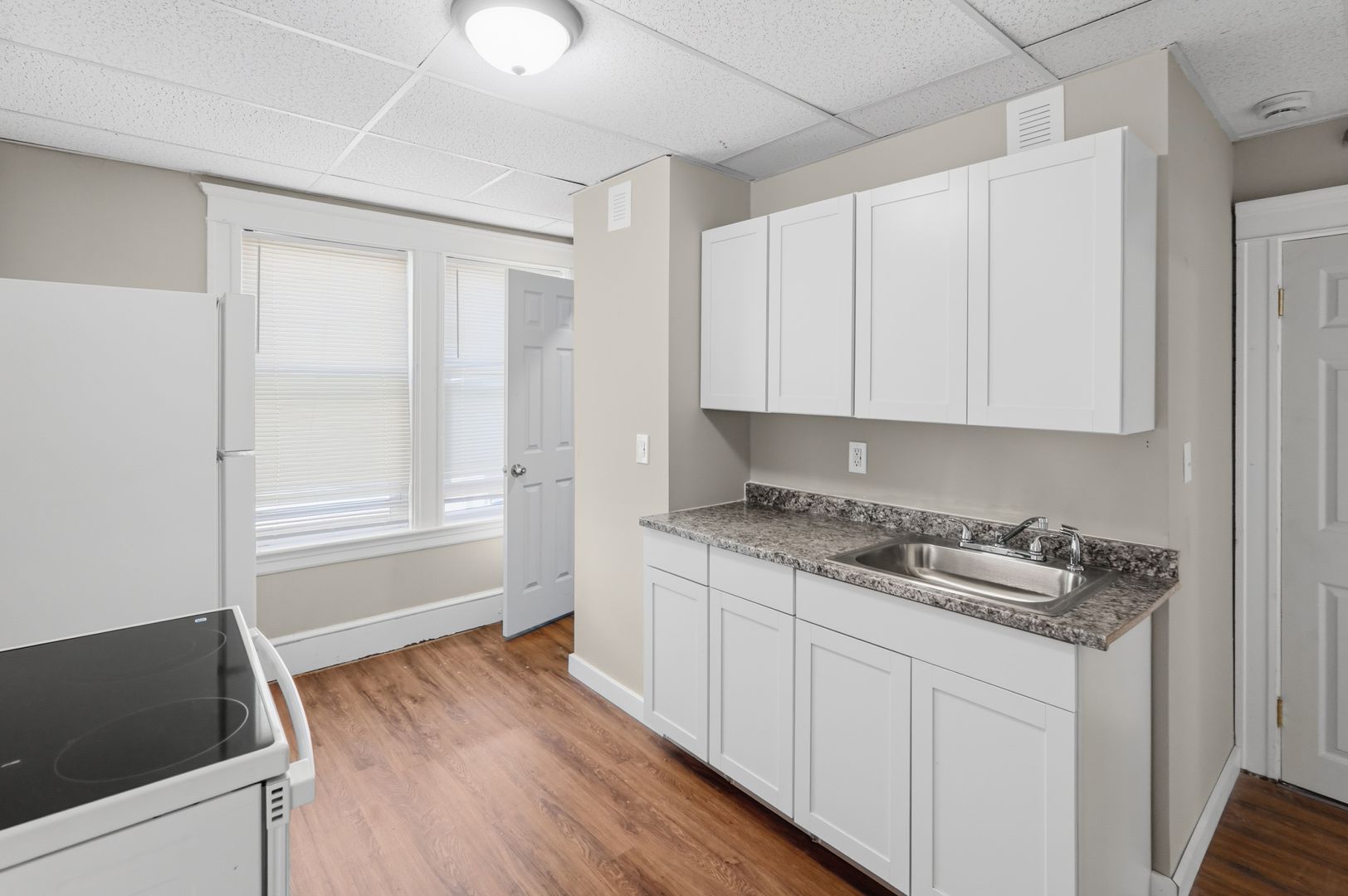 Woonsocket Apartment: 387 Grove St
