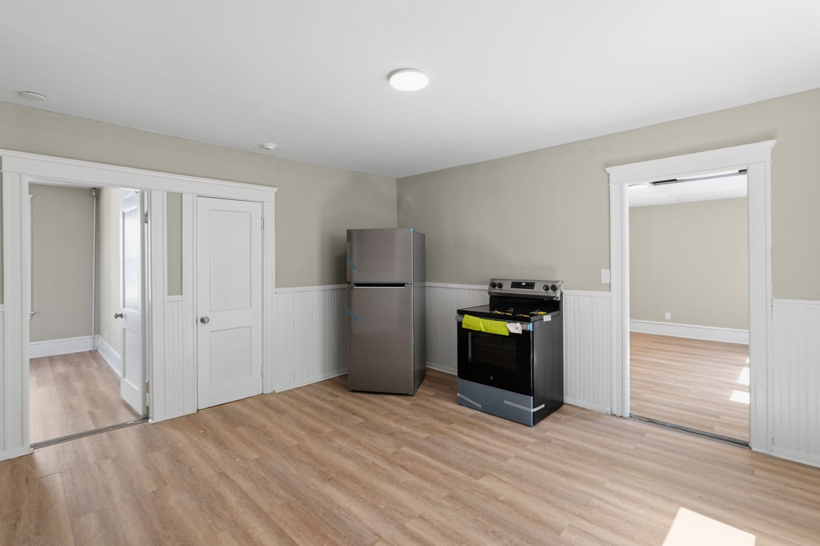 Woonsocket Apartment: 387 Grove St