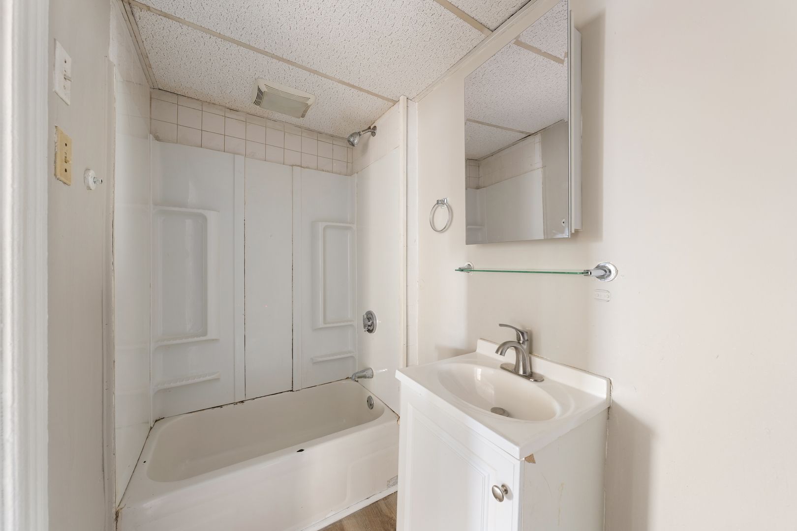 Worcester Apartment: 39 Wall St