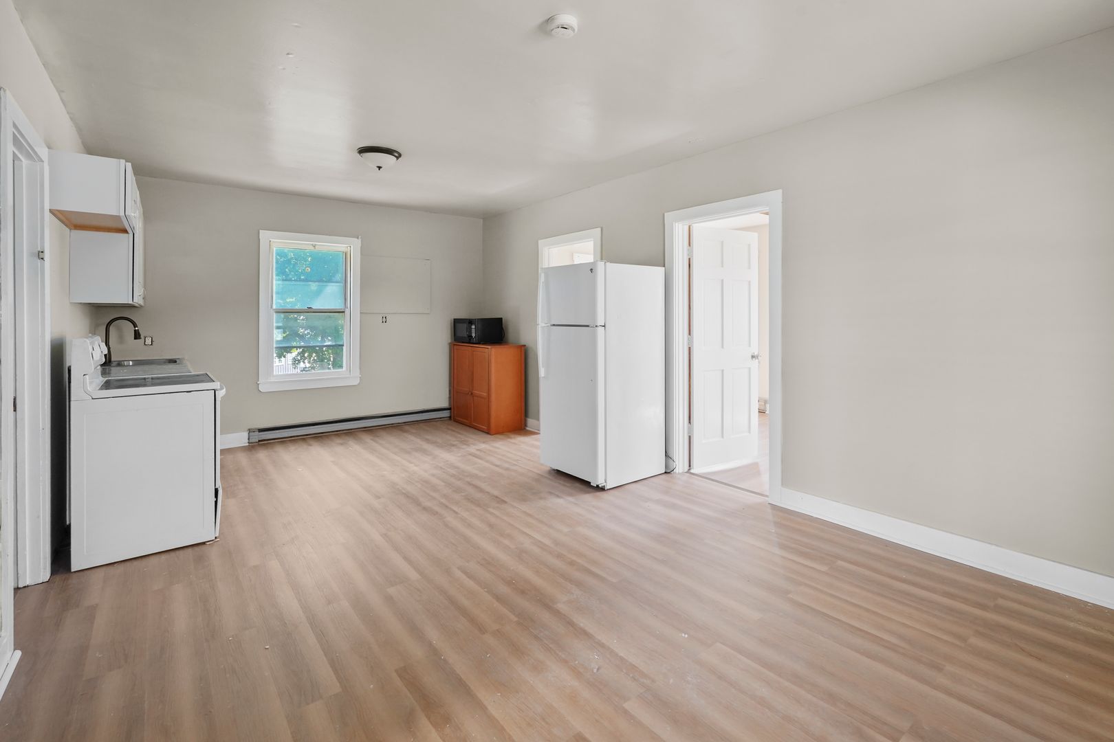 Charlton Apartment: 32 Worcester Rd