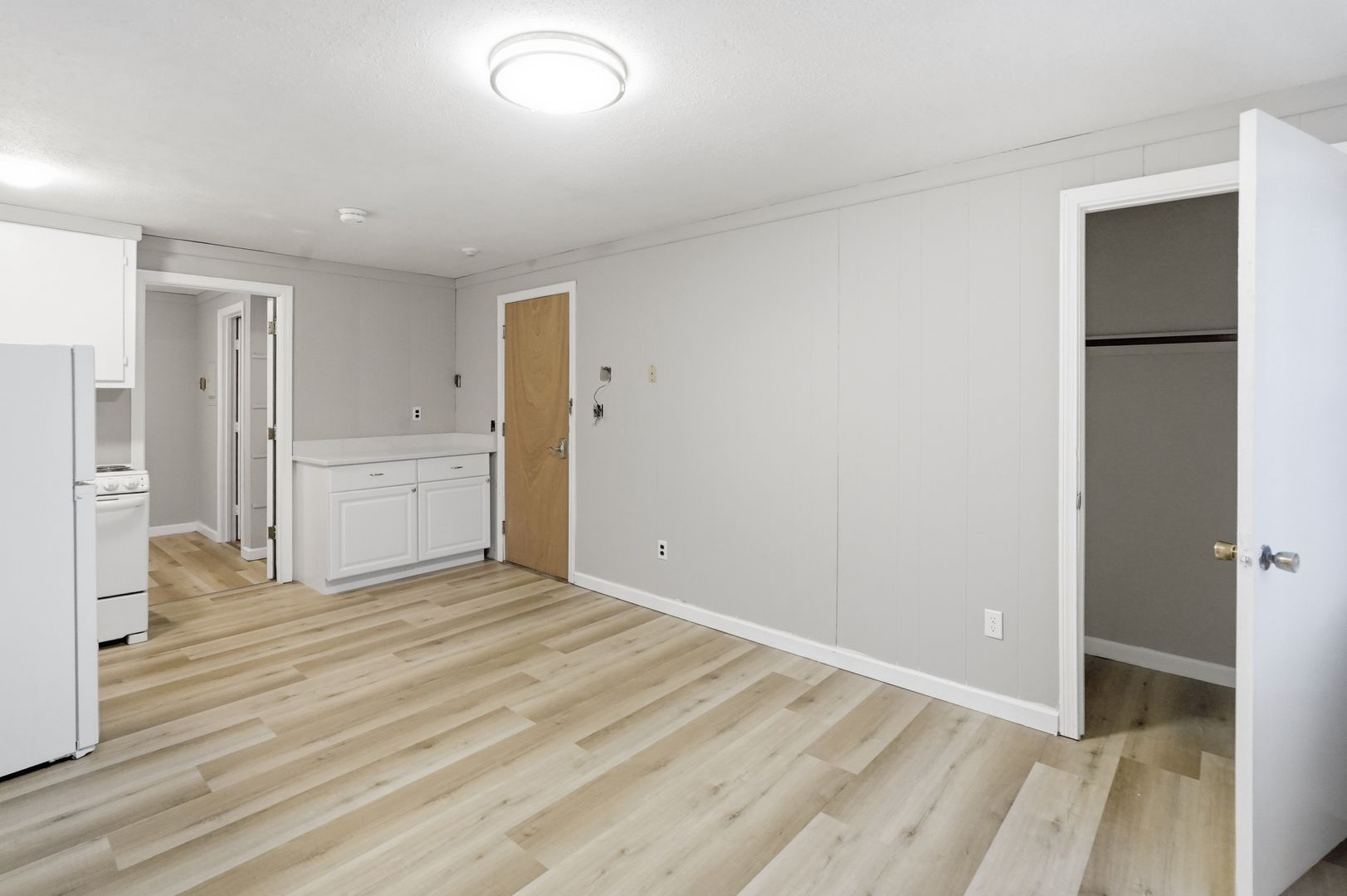 Warren Apartment: 26 Old West Brookfield Rd