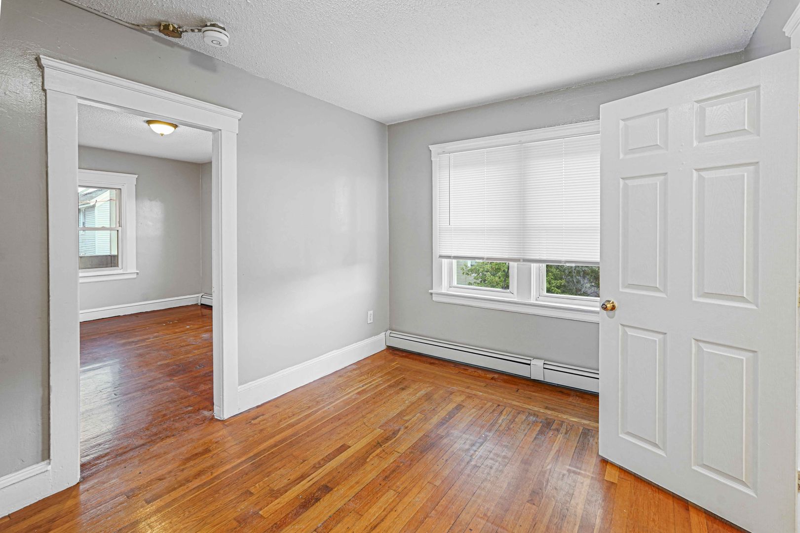 Central Falls Apartment: 126 Sumner Ave