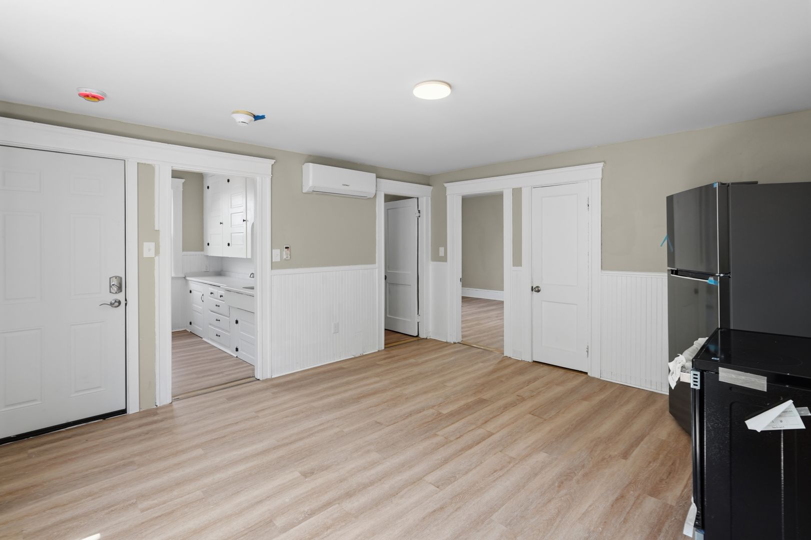 Woonsocket Apartment: 387 Grove St