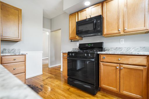 3 Bedroom Apartment for Rent in Worcester MA | Parking & Laundry – photo 1