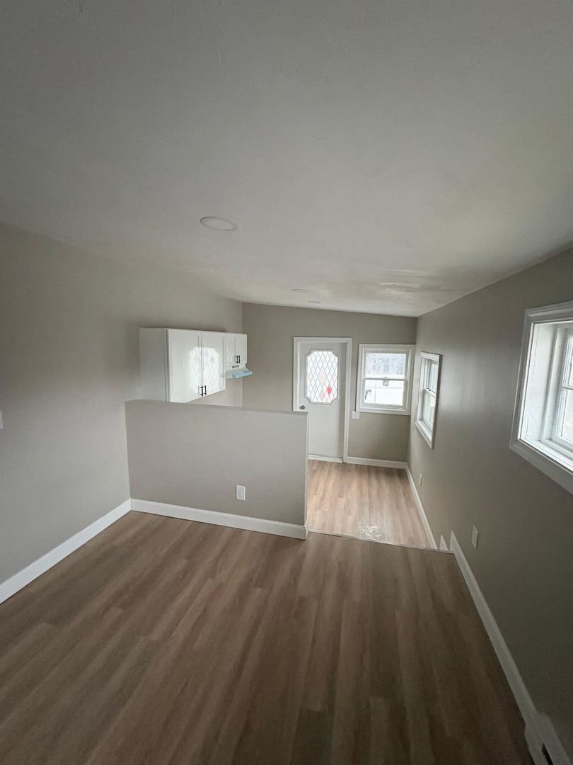 Putnam Apartment: 21 Mechanics St