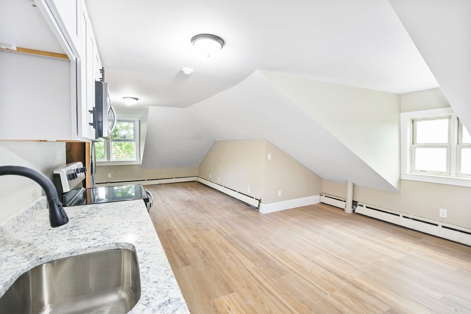 West Warwick Apartment: 82 Pond St