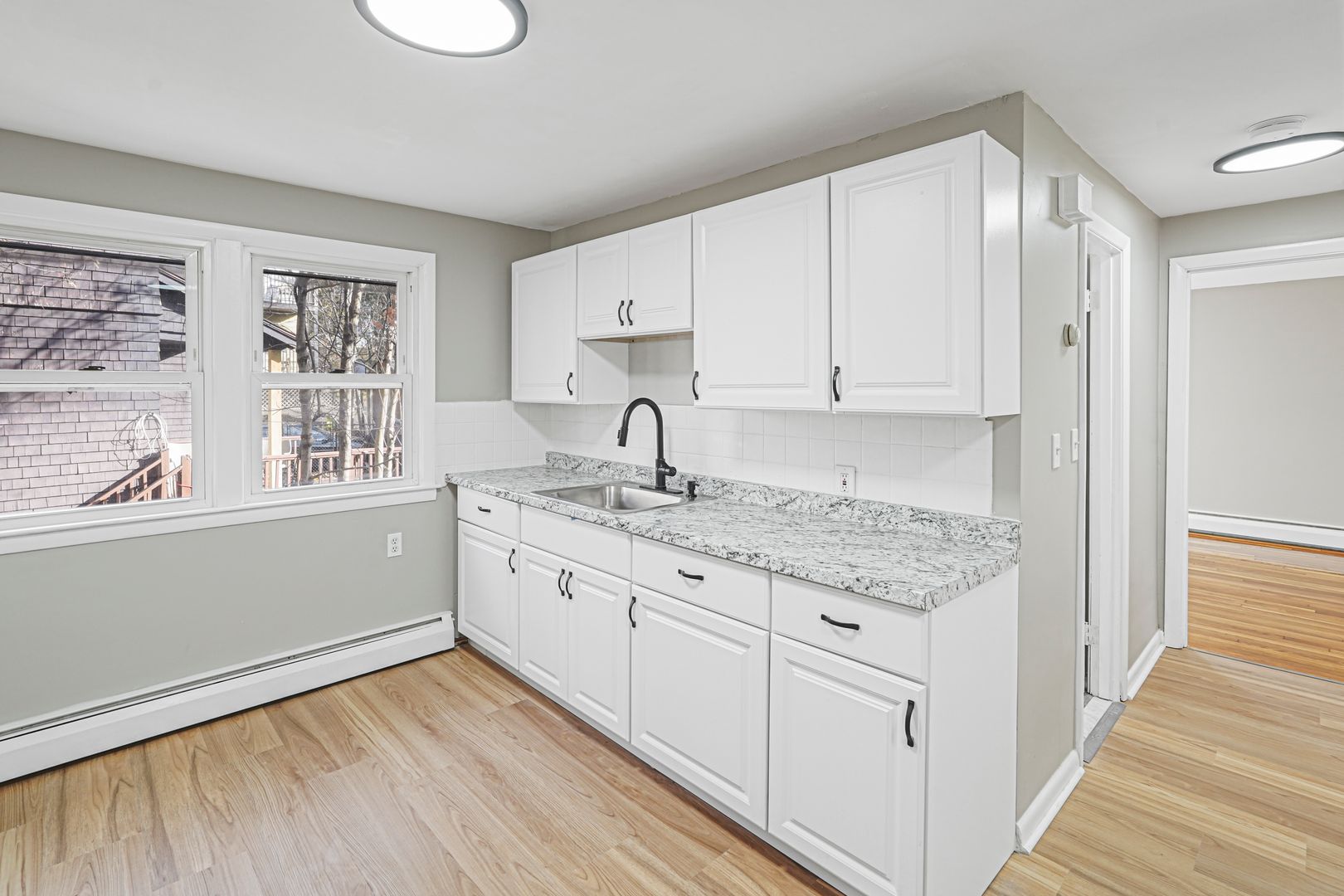 Worcester Apartment: 82 Whitmarsh Ave