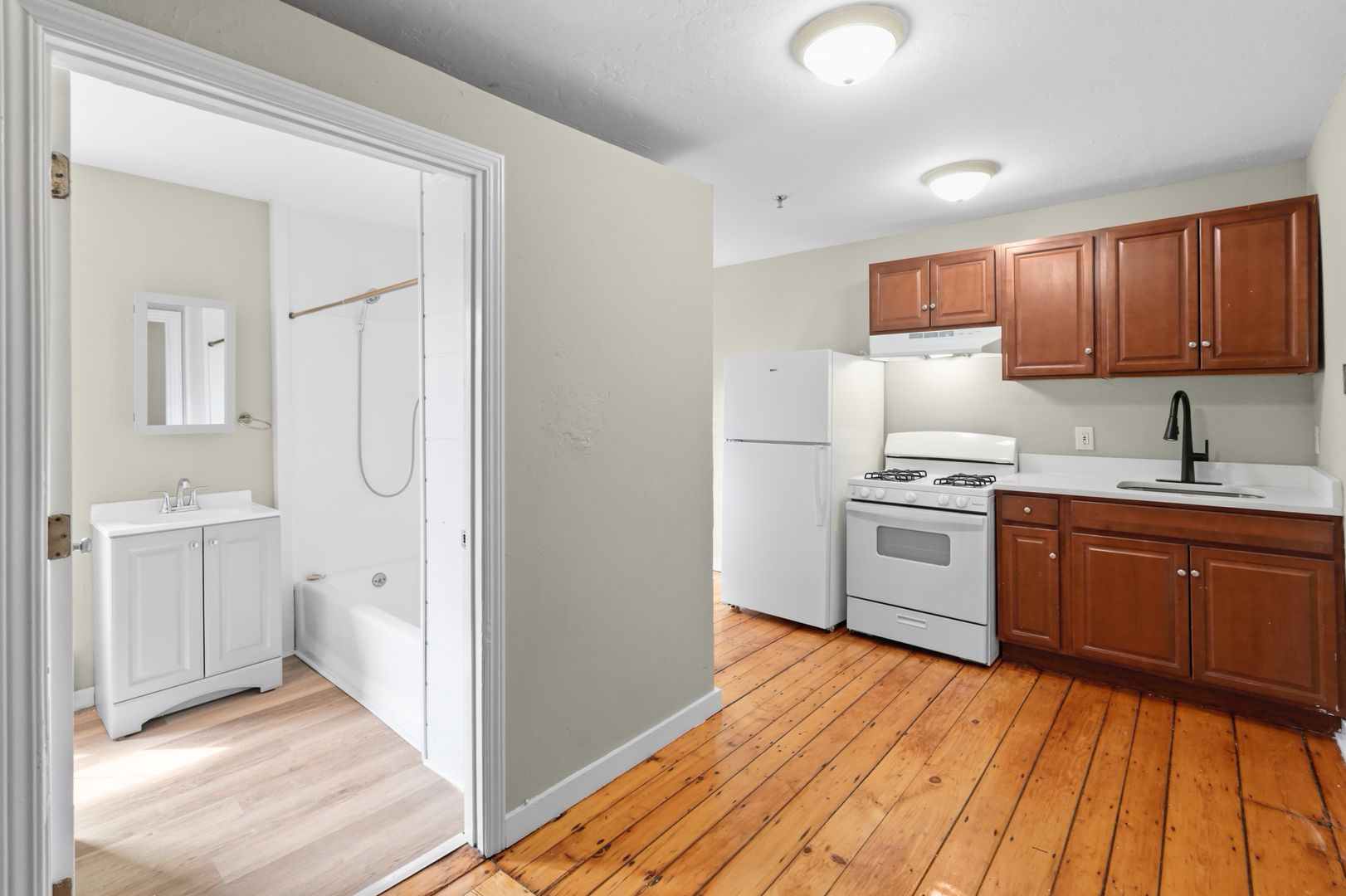 Hudson Apartment: 65 Main St