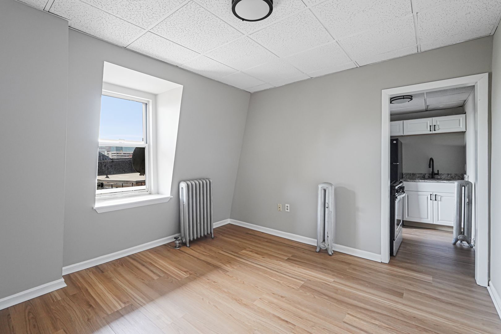 Lowell Apartment: 90 Appleton St