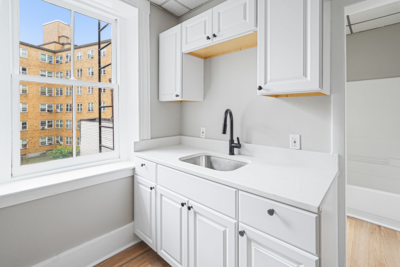 Lowell Apartment: 100 Appleton St