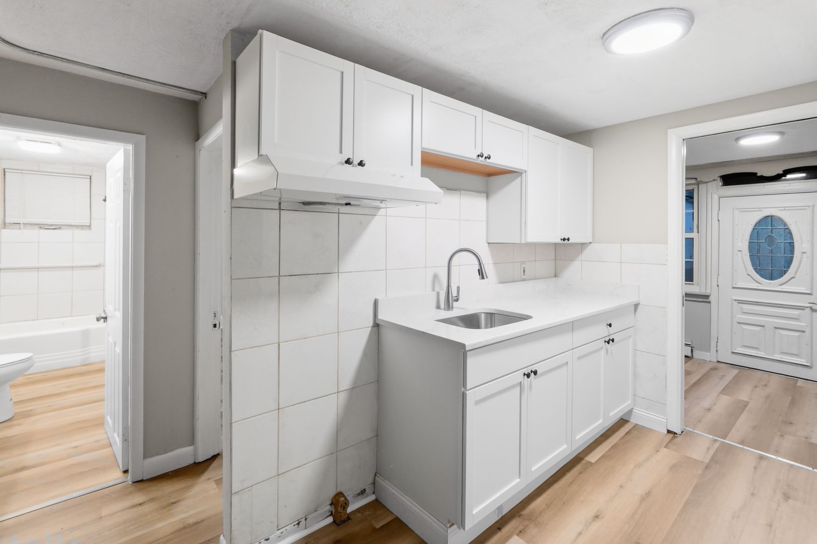 West Warwick Apartment: 82 Pond St