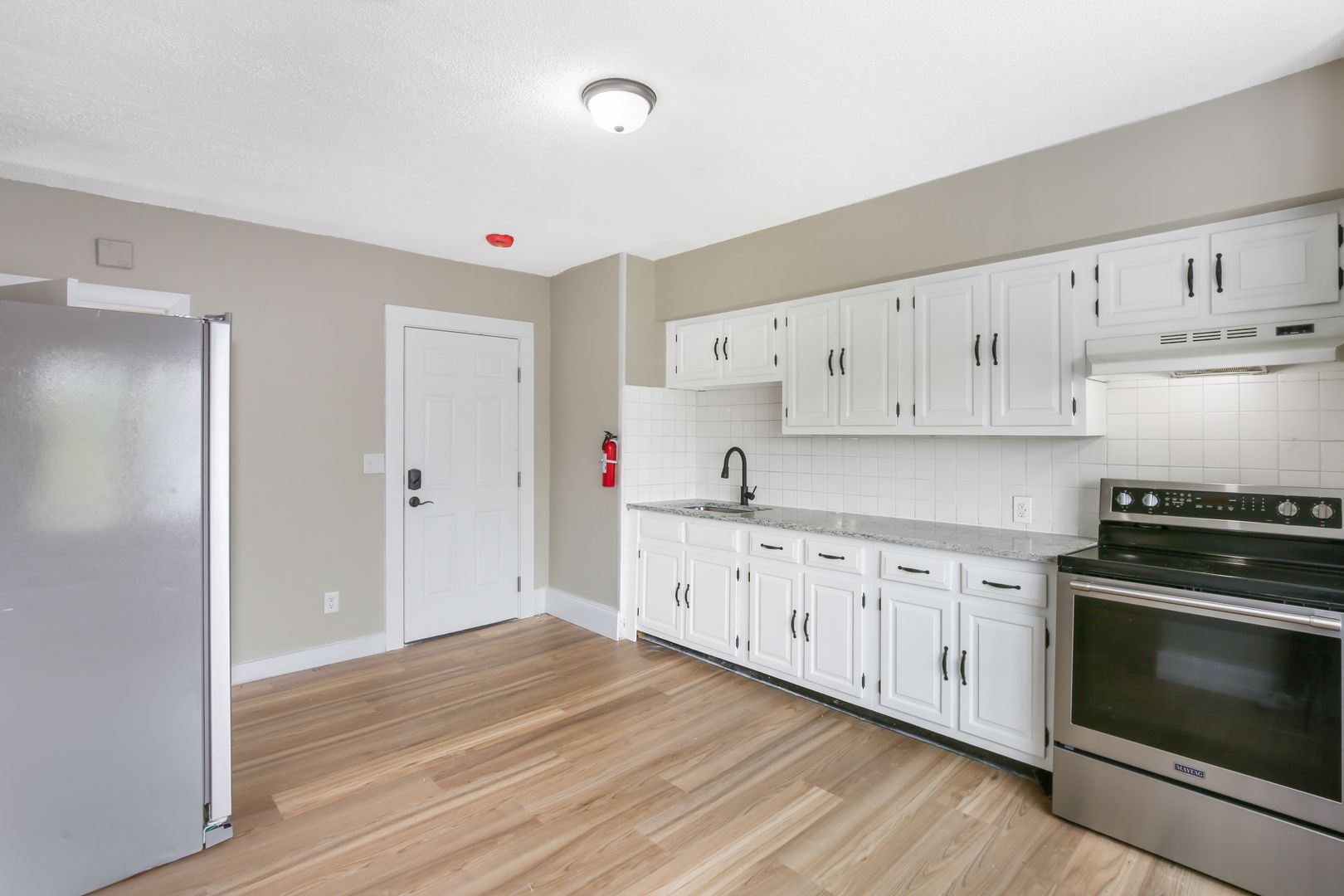 West Warwick Apartment: 82 Pond St