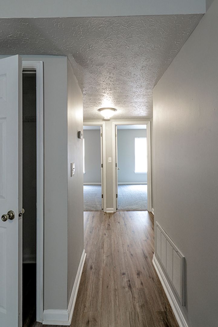 Louisville Apartment: 8508 Standing Oak