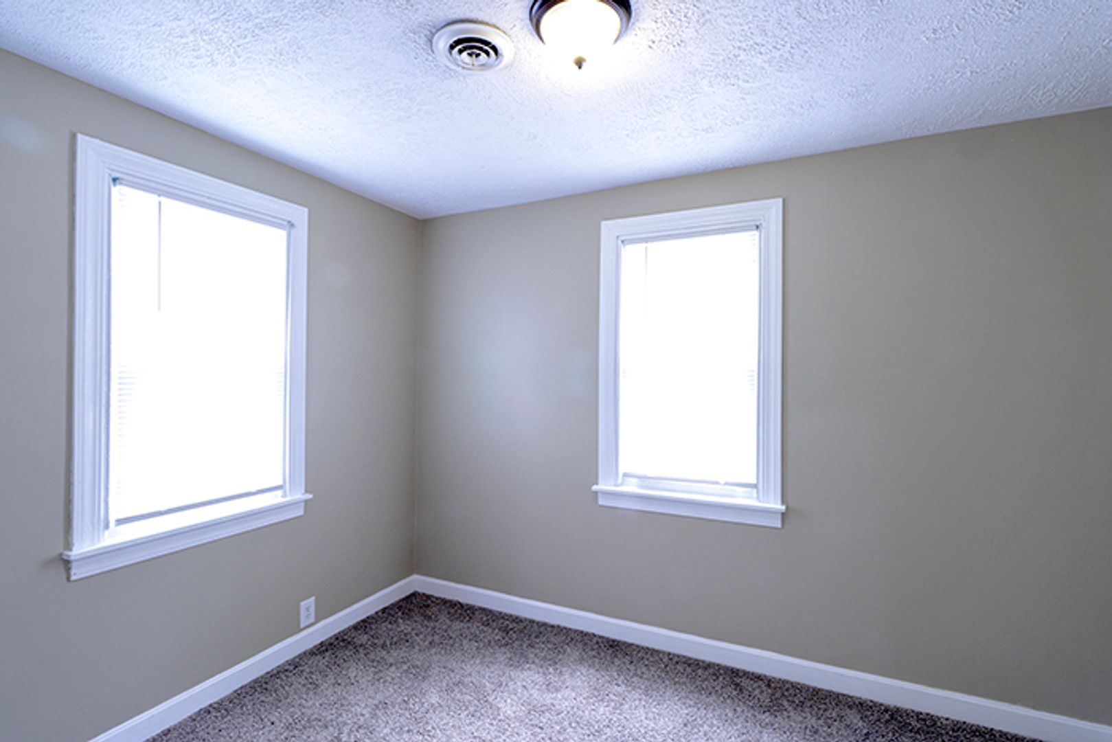 Louisville House: 502 Inverness Ave