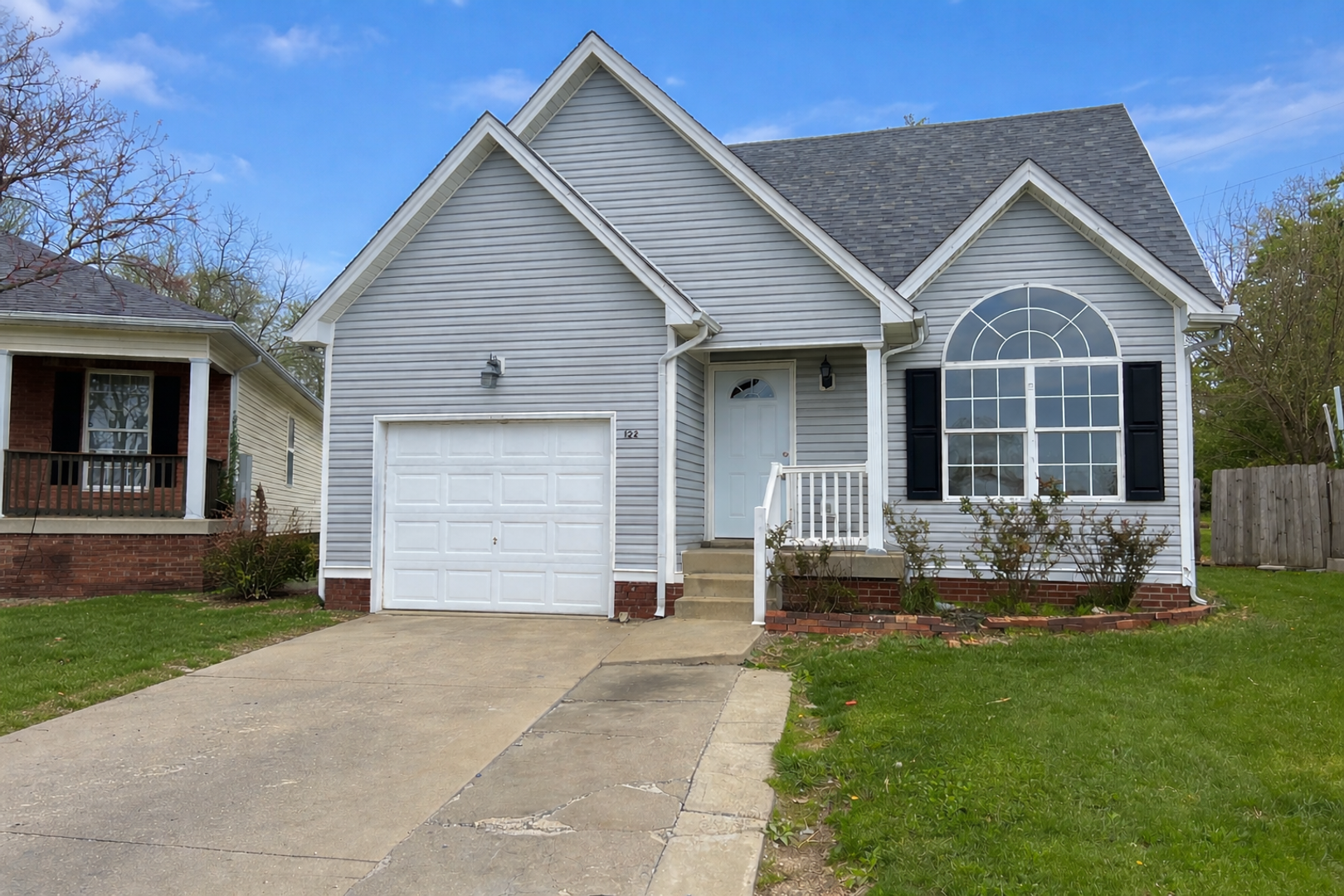 Shelbyville House: 122 Spencer Ct