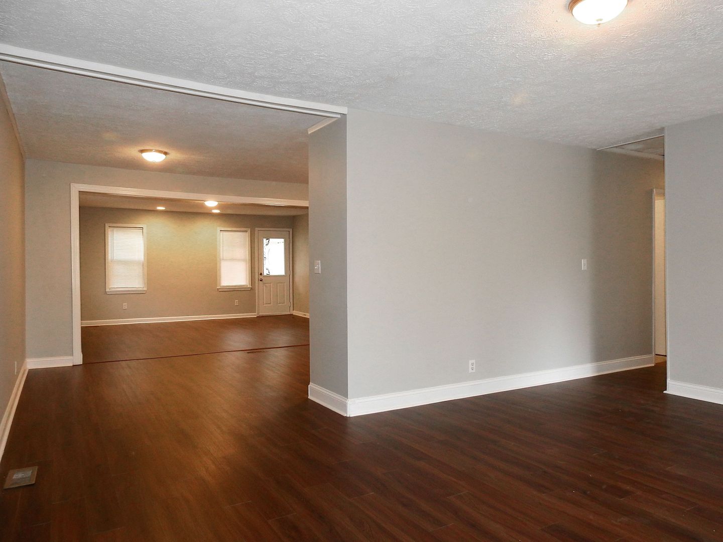 Louisville House: 9813 East Avenue