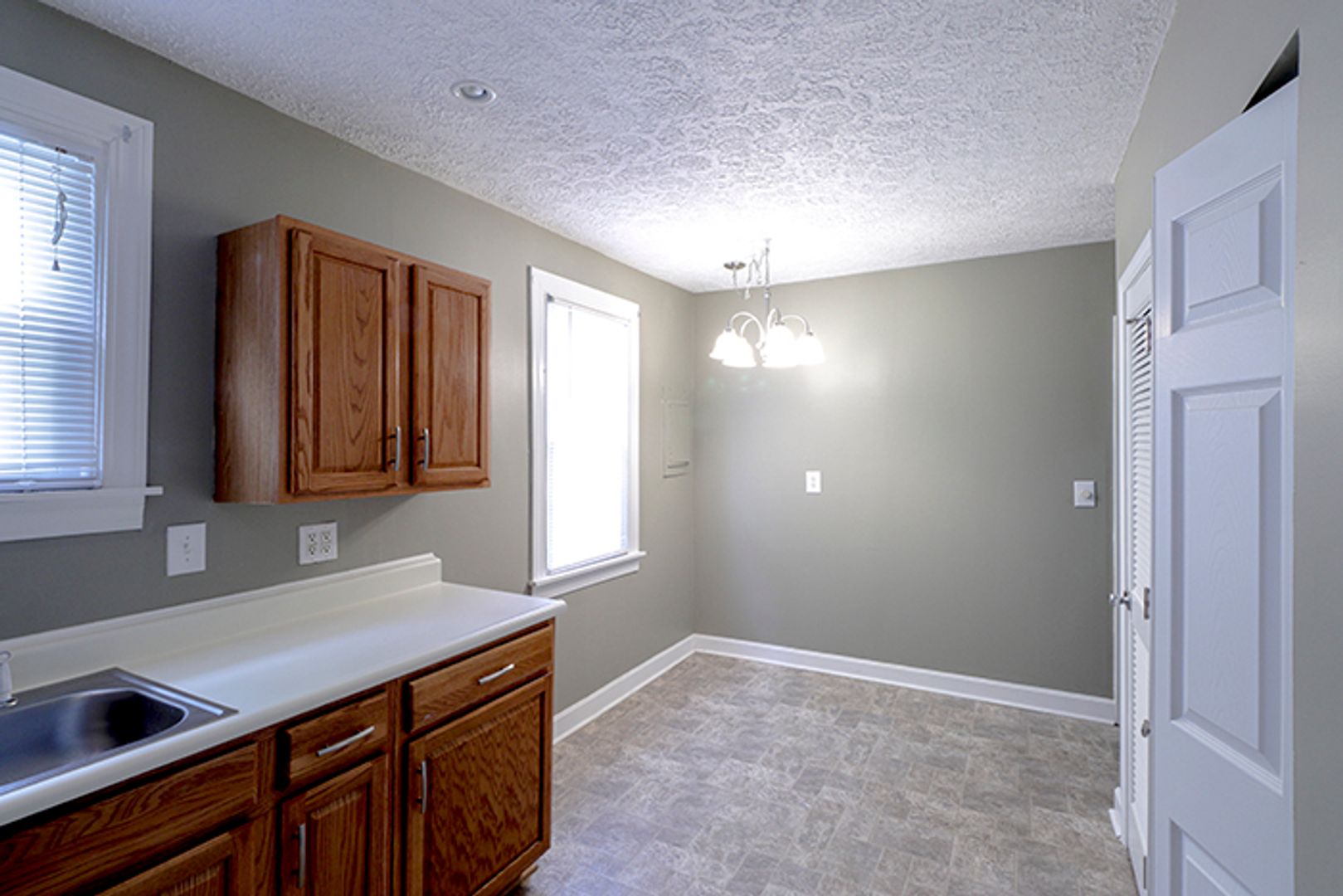 Louisville House: 502 Inverness Ave