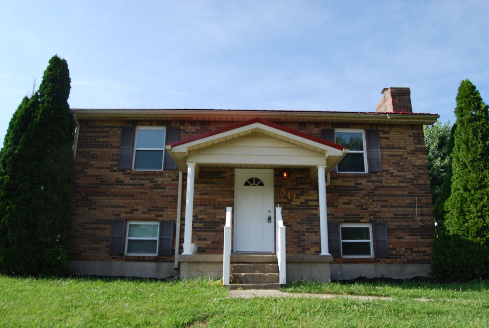 Vine Grove House: 811 Cedarcrest Dr