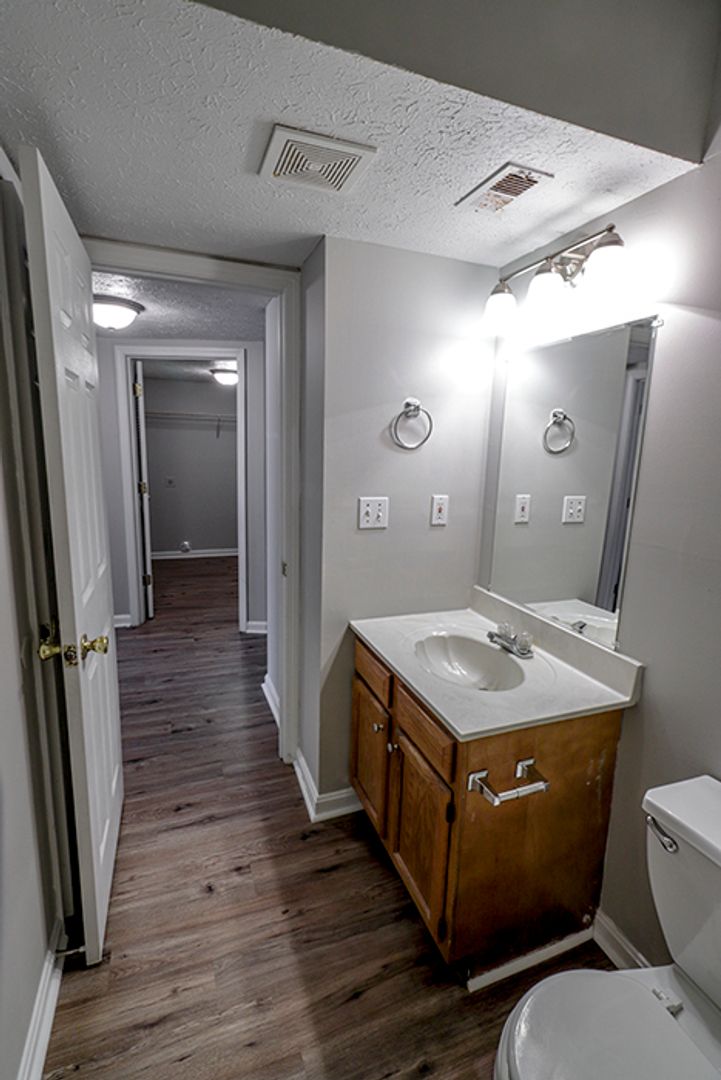Louisville Apartment: 8508 Standing Oak