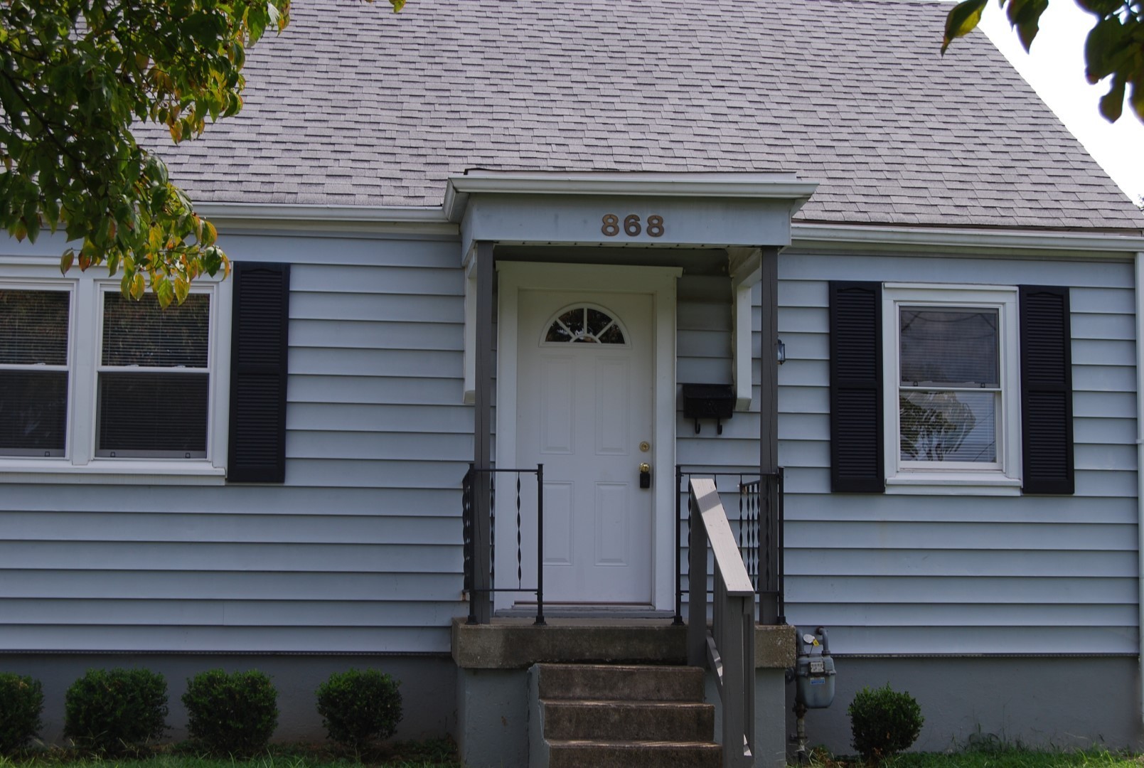 Louisville House: 868 Clarks Ln