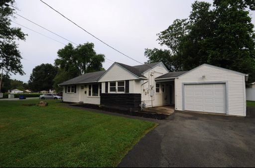 Charming 3-bedroom, 1.5-bathroom house located in the heart of Louisville, KY! – photo 1