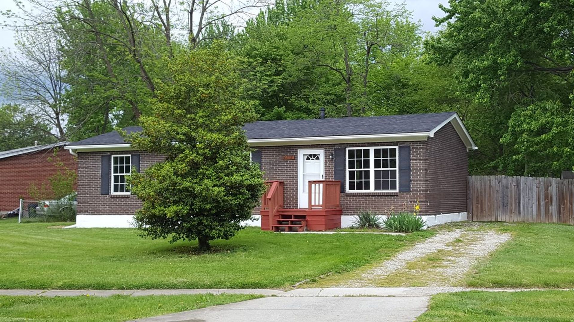 Louisville House: 6712 Stana Dr