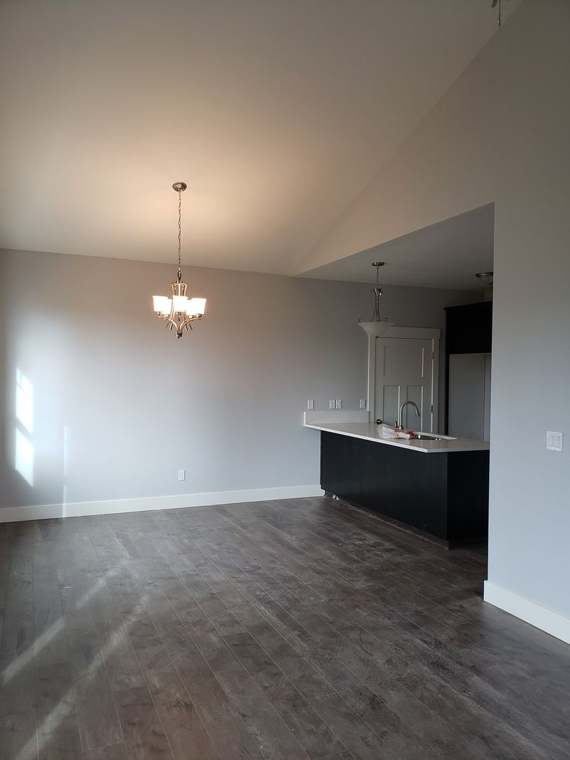 Mt. Angel Apartment: 555