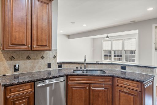 42524 Rowderbury Sq, Chantilly, VA 20152