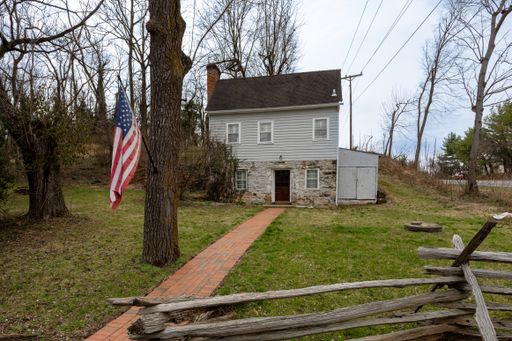 8200 Buckland Mill Rd, Gainesville, VA 20155