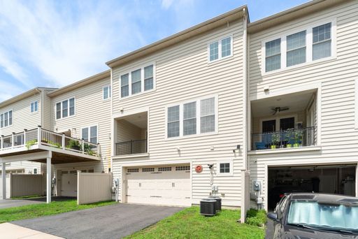 42524 Rowderbury Sq, Chantilly, VA 20152