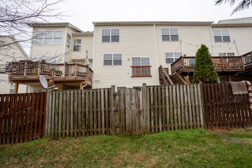 8150 Rainwater Cir, Manassas, VA 20111