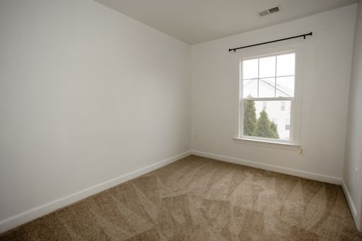 8150 Rainwater Cir, Manassas, VA 20111