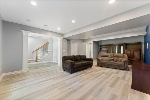 42524 Rowderbury Sq, Chantilly, VA 20152