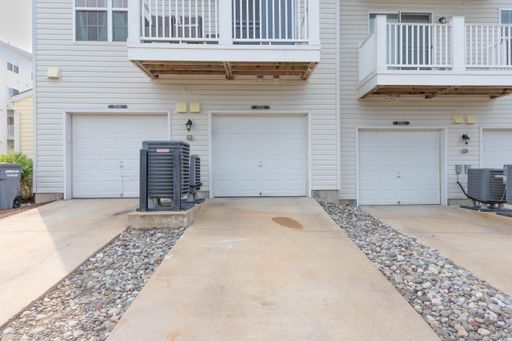 17002 Beveridge Dr, Dumfries, VA 22026